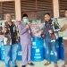 IPK Kepri Bersama PT Ecogreen Oleochemicals Batam Menyalurkan Batuan Tong Sampah