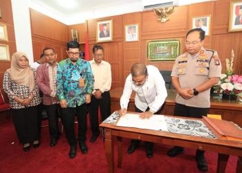 Pemkab & Polres Karimun Menandatanganani Naskah Perjanjian Hibah Daerah