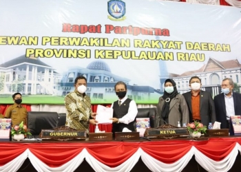 DPRD Kepri Menerima Penyerahan KUA-PPAS APBD Tahun Anggaran 2021 Dari Pjs Gubernur