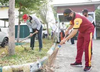 Gotong Royong Bersama Wakil Bupati Karimun & Masyarakat Bersihkan Pasar