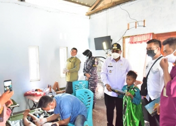 Bupati Karimun Mendampingi Danlantamal IV Dalam Kegiatan Peresmian Kampung Bahari Nusantara