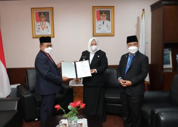 Penyerahan Surat Perintah Plh Bupati Karimun Dari Gubernur Kepri