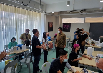 Gubernur Kepri Tinjau Pelaksanaan Vaksinasi Pekerja Industri di Batam