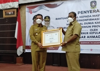 Perhatian Pemprov untuk Warga, Gubernur Kepri Serahkan Bansos Covid19