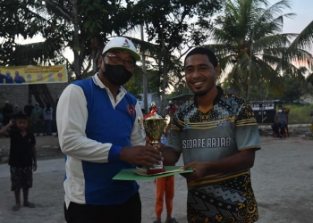 Penutupan Acara Turnamen Bola Voli oleh Wabup Karimun