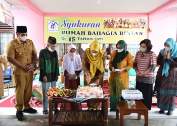 Usia ke-15 Rumah Bahagia Bintan, Dewi Ansar Ajak Para Lansia Tetap Semangat