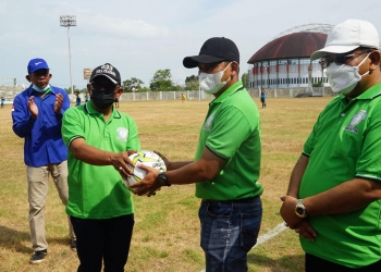 Bupati Karimun Buka Turnamen Sepak Bola Dandim Cup 2022 di Stadion Badang Perkasa