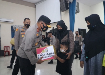 Kapolda Kepri Tinjau Vaksinasi Serentak dan Pemberian Tali Asih ke 162 Warga yang Divaksin