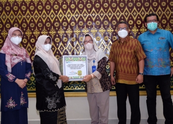Walikota Tanjungpinang Terima Bantuan Alat Rapid Test Narkoba dari CSR Kimia Farma