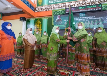 Walikota Harapkan PAC Muslimat NU dapat Lahirkan Inovasi pada Susunan Program Kerja Saat Pelantikan