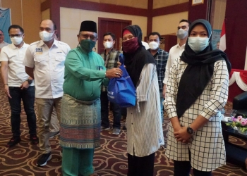 Kementerian BUMN Bagikan Bansos dan Gelar Pasar Murah di 3 Kabupaten Kota di Kepri