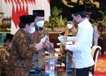 Presiden Serahkan Zakat kepada Baznas