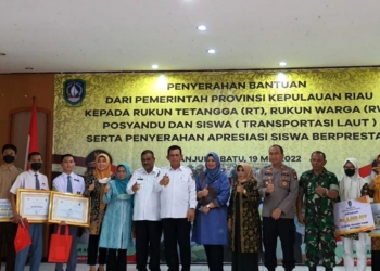 Bantuan RT/RW, Posyandu & Transportasi Siswa di Karimun Diserahkan oleh Gubernur Kepri