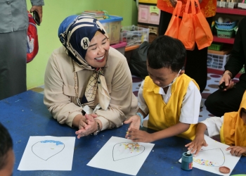 Di Karimun Wagub Marlin Berkunjung ke 2 Sekolah PAUD