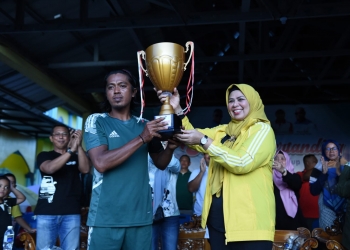 Tutup Turnamen Sepak Bola Seinam Kijang, Dewi Ansar: Lahirkan Bibit-bibit Milenial Unggul dan Berbakat