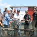 Taba Iskandar Wakili Gubernur Ansar Panen Ikan Kerapu Cantang di Pulau Akar