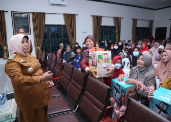 Terus Lakukan Upaya Pemulihan Ekonomi, Walikota Rahma Serahkan Bantuan untuk UMKM