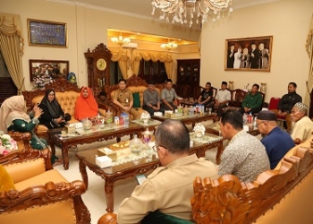 Bentuk Kepedulian, Walikota Rahma Serahkan Bantuan Sound System ke 20 Masjid dan Surau