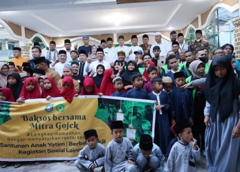 Gubernur Ansar Bersama Gojek Melakukan Bakti Sosial di Panti Asuhan Qurrotu A’yun Batam