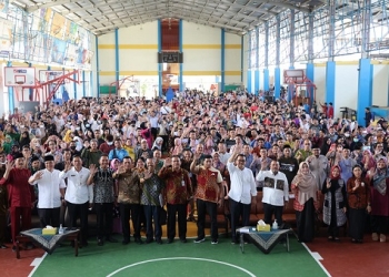 Serahkan Bantuan Insentif Guru SMA SMK Swasta se-Kota Batam, Ansar: Upaya Meningkatkan Kinerja