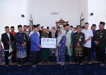 Wujud Kepedulian, Walikota Rahma Serahkan Rp200 Juta untuk Korban Longsor Serasan