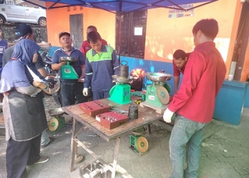 Lindungi Konsumen dari Pedagang Nakal, Disperdagin Lakukan Tera Ulang Timbangan di Pasar Bincen