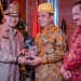 Menang di Tiga Perlombaan Sekaligus, Menparekraf Serahkan Penghargaan Langsung kepada Gubernur Ansar