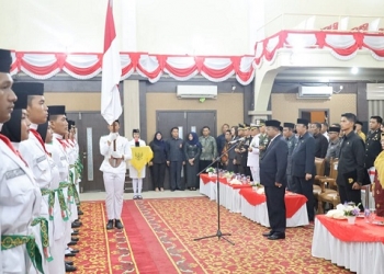 Kukuhkan 30 Anggota Paskibraka Bupati Karimun Ingatkan Jaga Kekompakan dan Berikan yang Terbaik