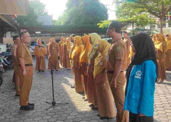 Pimpin Apel Pagi di DP3APM, Endang Ingatkan PNS Harus Utamakan Pelayanan Masyarakat yang Baik