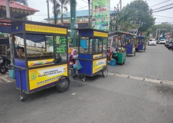 Bantuan Gerobak Membawa Dampak Ekonomi, Pedagang Otak-otak: Terima Kasih Wali Kota Rahma