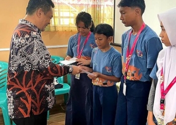 Bukan Sekedar Janji, Agung Wiradharma Realisasikan Pemberian Bonus untuk Siswa Berprestasi