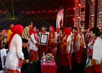 Jokowi dan Ma’ruf Amin Saksikan Pemecahan Rekor Pergelaran Angklung Terbesar di Dunia