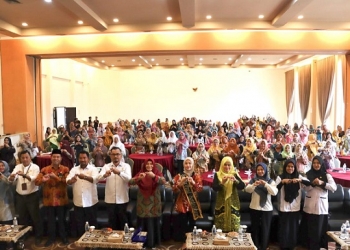 Dinilai Berdedikasi, Hafizha Rahmadhani Dianugerahi Gelar Bunda PAUD dari HIMPAUDI Kepri