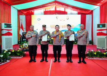Kapolri Tinjau Rumah Dinas Brimob : Tingkatkan Semangat Kerja