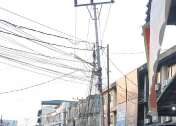 Masyarakat Keluhkan Kabel dan Tiang Utilitas Semrawut di Tanjungpinang: Berbahaya dan Merusak Estetika