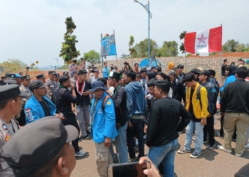 Sempat Terjadi Aksi Dorong Mendorong, Mahasiswa Minta Gubernur Ambil Sikap Soal Masalah Rempang