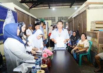 Rahma Serahkan SK Penempatan kepada Pedagang Akau Potong Lembu