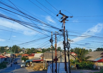 Kesemrawutan Ancam Keselamatan, Warga: Pemasangan Kabel & Tiang Diduga Sebagian Provider Belum Berizin