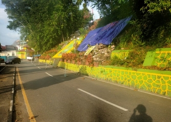 Batu Miring Taman Gurindam Ambruk Akibat Longsor, Dinas PUPR: Minggu Ini Mulai Diperbaiki