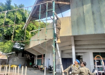 Puluhan Baliho Milik Caleg Dicopot, Satpol PP Tanjungpinang Kembali Lakukan Penertiban