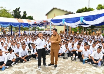 Penandatanganan Prasasti dan Peresmian Bangunan DAK, Ansar Berdialog dengan Siswa SMAN 5 Batam