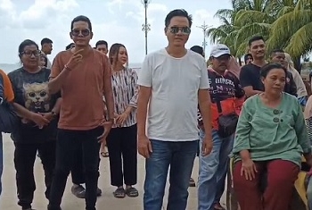 Puluhan Pedagang dan Pengurus Karang Taruna Minta Jangan Usir PKL Teluk Keriting yang Mencari Nafkah