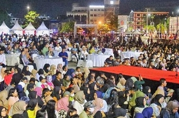 Ribuan Warga Memadati Pelataran Tugu Sirih di Malam Puncak Festival Sumpah Pemuda Kepri
