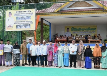 Menutup Kunker Gubernur di Lingga, Ansar Resmikan Tribun Lapangan Voli dan Jalan Menuju SMA I
