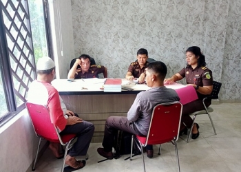 Kejati Kepri Terima Penyerahan Tersangka dan Barang Bukti Dugaan Korupsi Hibah Bansos Pemkab Natuna