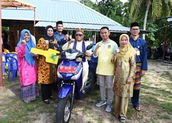 Maksimalkan Program Kebersihan, Dewi Ansar Serahkan Motor Angkut Sampah ke Masyarakat Sei Nam