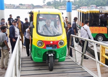 Siap Beroperasi Gantikan Bentor, Sebanyak 11 Unit Kendaraan Listrik Tiba di Pulau Penyengat