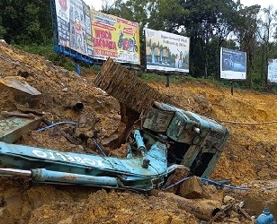 Pipa Saluran Air Patah Tertimpa Ekskavator, Perbaikannya Dikebut 24 Jam Nonstop