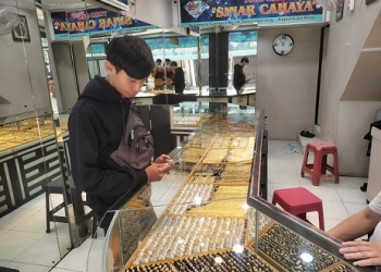 Harga Masih Tinggi, Masyarakat Tanjungpinang Ramai Jual Emas Kebutuhan Nataru
