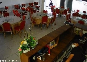 Terekam CCTV Pria Curi iPhone di Rumah Makan Tanjungpinang, Pemilik: Dikembalikan Atau Dikasuskan
